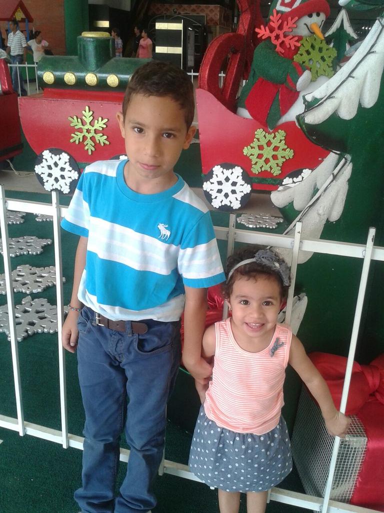 BejaranoSimon's tweet photo. @cristinasolanoc Aqui estan los mios... Son de verdad el motor que me inspira siempre a salir adelante http://t.co/GtQpO4lCvH