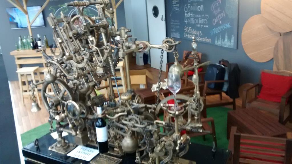 recipes4wine's tweet photo. @londonwinefair will have to see this in action next year... #Clicker #CorkScrew @majesticwoking http://t.co/jfONbukCxS