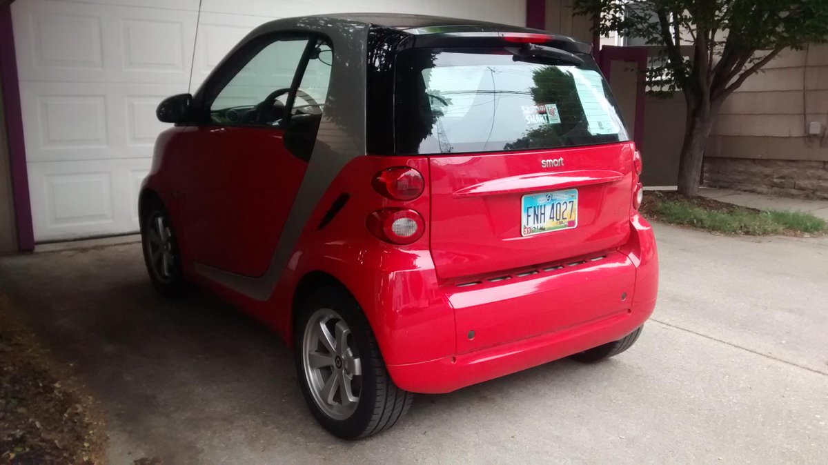 lehmanrl's tweet photo. Hey .@PrezOno and .@uofcincy, know anyone who'd like a #CincinnatiSmart car? #kindaliterally http://t.co/iyChY734D0 http://t.co/i1FAH6bSN3