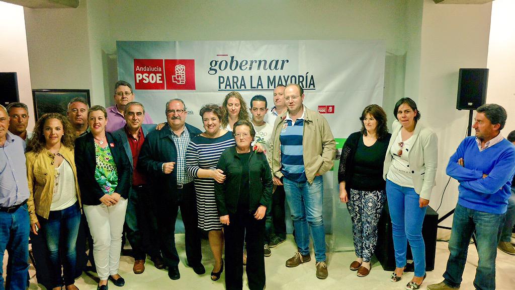 teresajimenez64's tweet photo. Aprendiendo d Antonio Fornieles: buen alcalde,buen socialista y mejor persona.28 años d servicio público en Ferreira! http://t.co/EbLvV9RSpB