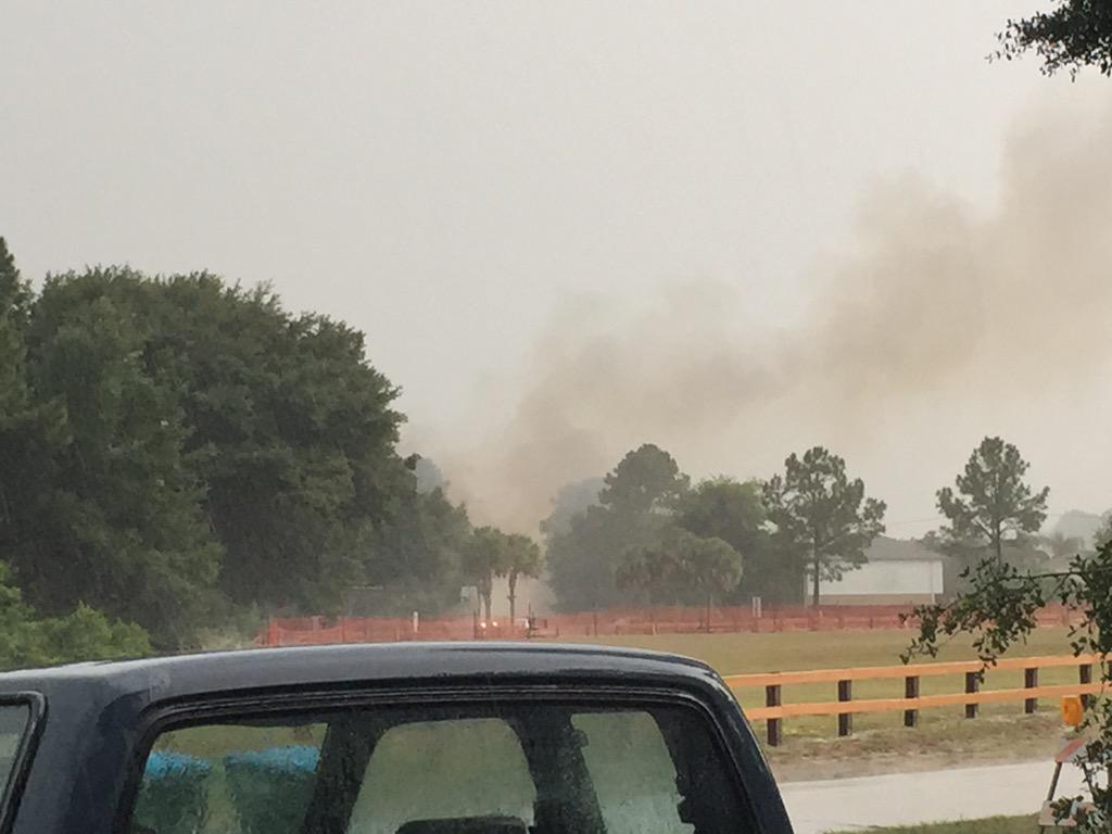 IgyMom's tweet photo. @MyNews13Weather house fire Deltona http://t.co/EpP3dumSjA