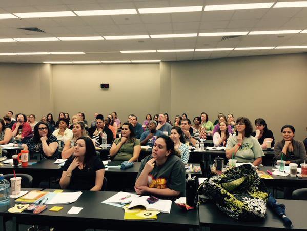 Humble TX teachers using  fingers under chin FA strategy to elicit preconceptions with peer anonymity. #NSTA #edchat