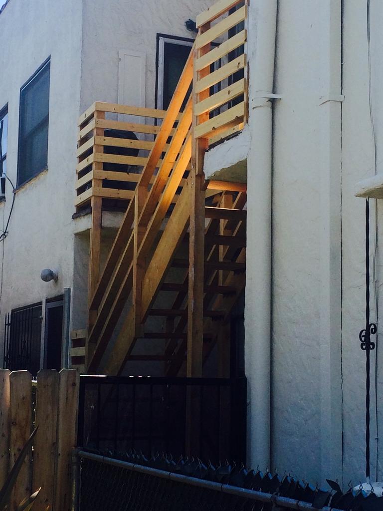 EscociaTermite's tweet photo. The guys completed another great! A 2nd story deck as well as a staircase. Call 1-866-ESCOCIA for your termite needs http://t.co/b7tirHiy7v