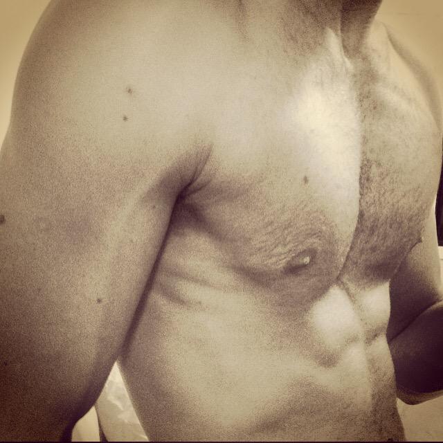 Shaneyv85's tweet photo. Boobies 😝 #gaysydney #gaymuscle #gymgains #gymprogress #onlycutedudes #selfie #essex #london #Sydney #pecs #abs #nips http://t.co/tbIDNtWhfz