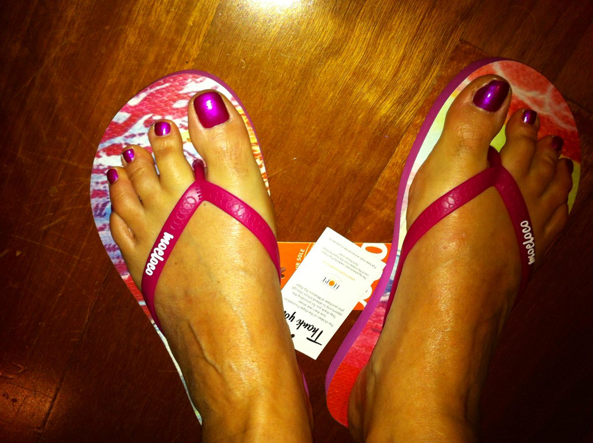 KatDruer's tweet image. My #moeloco flip flops arrived! They are gorgeous &amp;amp; my purchase gives a child shoes  buff.ly/1c4jLjG #ethical