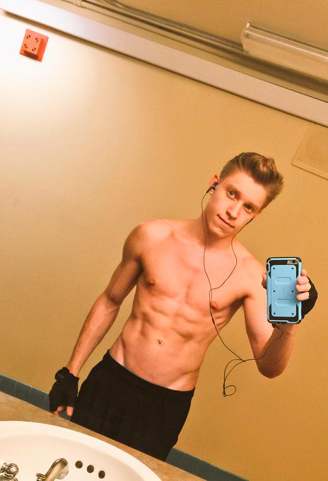 Progressing at the gym :) getting back on soon so join me at http://t.co/wGhKSQOWeG #gay #gaymodel #fitgay