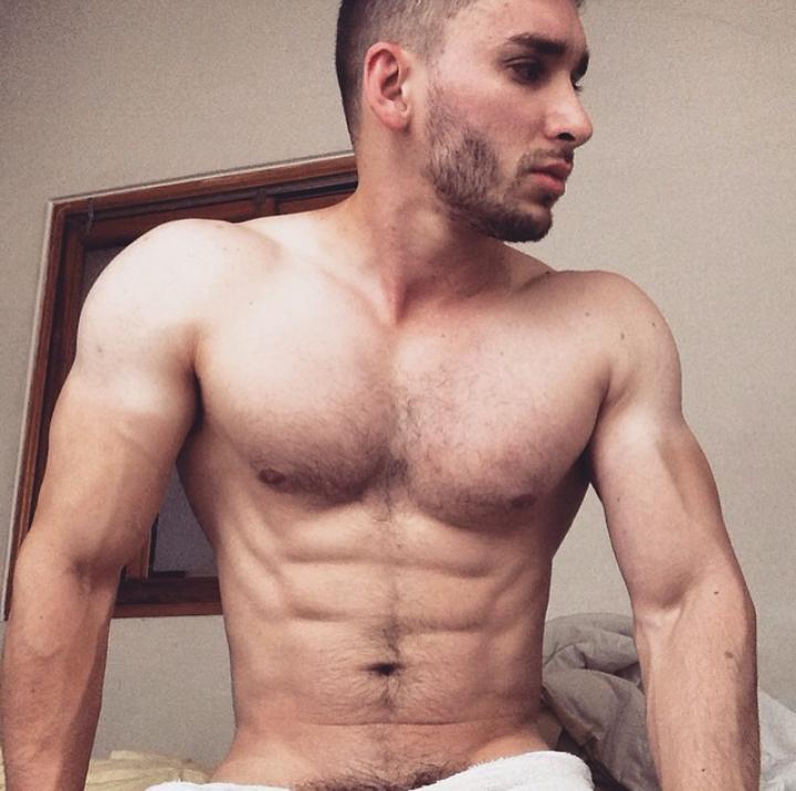 7Arrow2's tweet photo. #cccamilo busco recabar mas infirmacion sobre el muchisimas gracias.
su cuerpo es lo mas electrizante que me inspira♥ http://t.co/scSVEzFtcw