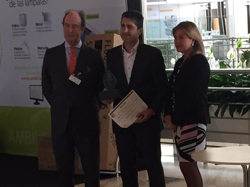 fjexposito's tweet photo. Estamos en la entrega de premios de @foroLEDsEE @ANFALUM @ambilamp @OsramEspana @GewissGroup http://t.co/kaPdtfmosf