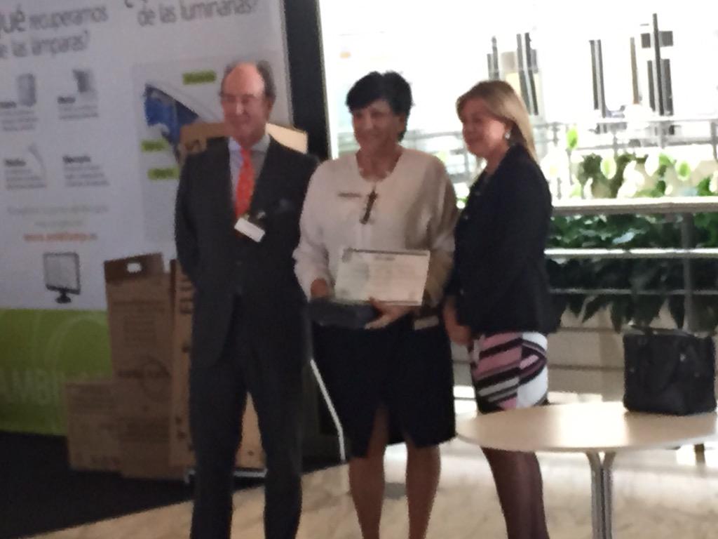 fjexposito's tweet photo. Estamos en la entrega de premios de @foroLEDsEE @ANFALUM @ambilamp @OsramEspana @GewissGroup http://t.co/kaPdtfmosf