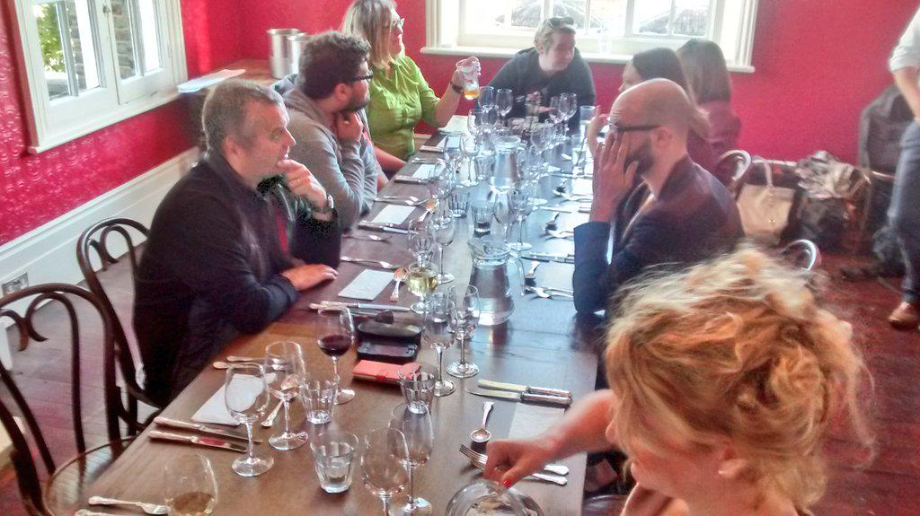 SmokinTootin's tweet photo. Made it to @TheSelkirkSW17 for the #BEERvWINE supper club with @MeantimeBrewing and @LesCavesPyrene

Phone away now! http://t.co/YZ0kaPxdgL