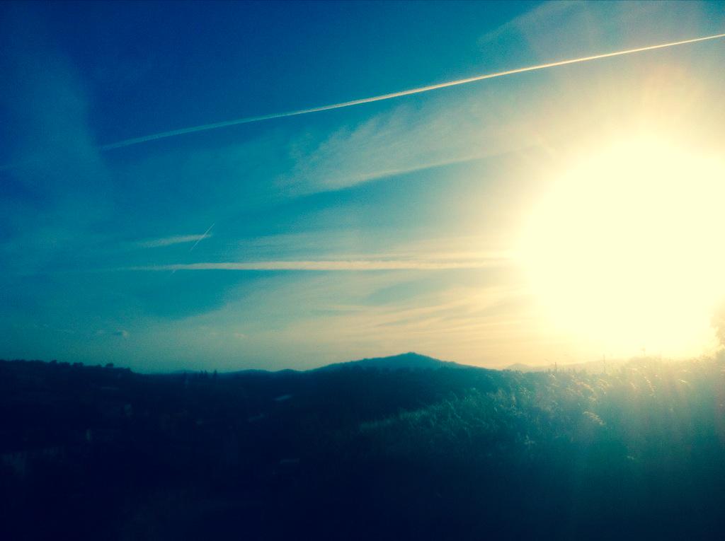AlberSmokehead's tweet photo. Sunny, yesterday my life was filled with rain.
Sunny, you smiled at me and really eased the pain. http://t.co/MqV9VghDQ8