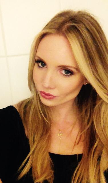 RoseanneModel's tweet photo. #BehindTheScenes #hair @HARIsSalon thank you so much the talented and lovely Jason #hairselfie xx http://t.co/MIdQjWitr0