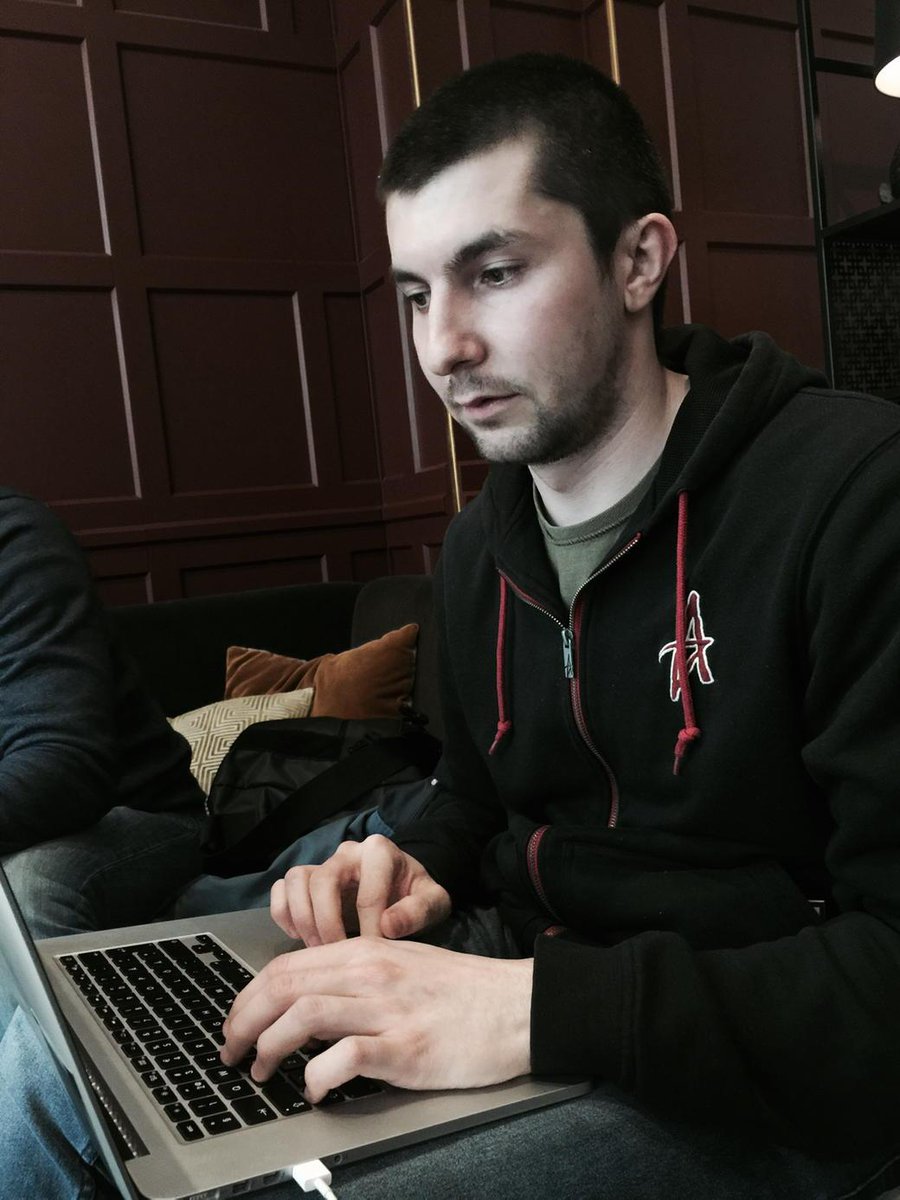 Landgren's tweet image. #faceapi vampire test