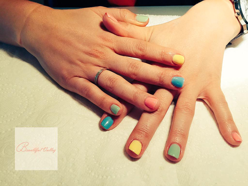 ValleyBeautiful's tweet photo. Lovely summer colours on @JESSBAKER24 #CND #CNDSHELLAC http://t.co/uXtvI3AZOw