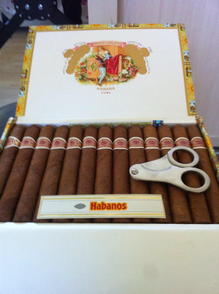 benhernon's tweet photo. Best thing about mam going Cuba #Cubana's #habana's http://t.co/aZeWPLc5t3