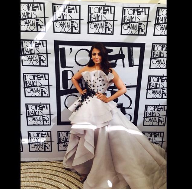 ManishMalhotra's tweet photo. Aishwarya looks beyond gorgeous and dreamy in this white Ralph and Russo couture gown #Cannes 2015 http://t.co/J4fsOoSJbx