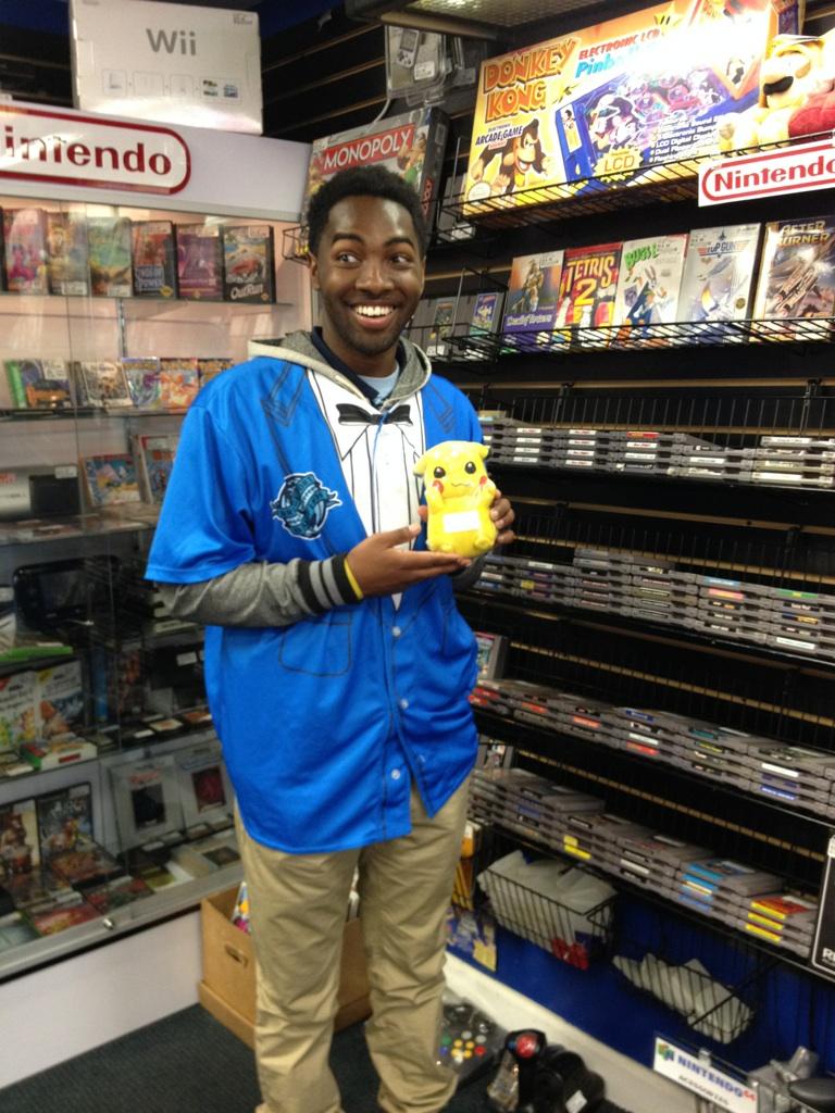 Dan__Gregory's tweet photo. Retro Games Plus getting ecstatic for the Bluefish! #duckhunter #duckhunt @BPTBluefish http://t.co/g5hZUqXSrH