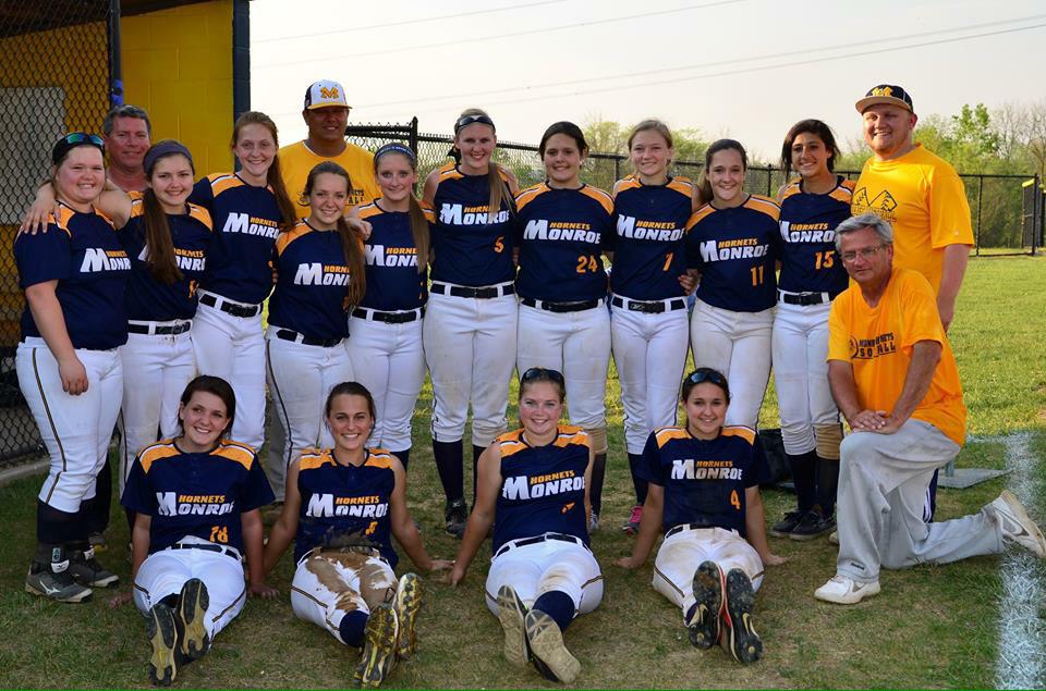 SoftballMonroe's tweet photo. it's been one heck of a season! #team77 #fam #progrm http://t.co/gkNnJzLWwK