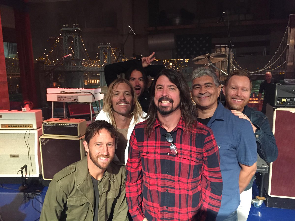 foofighters's tweet photo. Final time on this stage...#ThanksDave @Letterman http://t.co/p3B30iTFW8