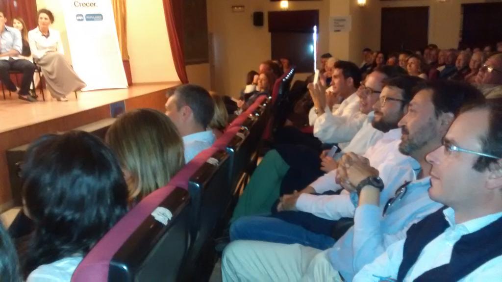 chimo_rios's tweet photo. Con el equipo @gva_economia escuchando propuestas empleo @mhbuch en @PPMoncofa @wencesalos  #TrabajarHacerCreer http://t.co/943S5BV2jb