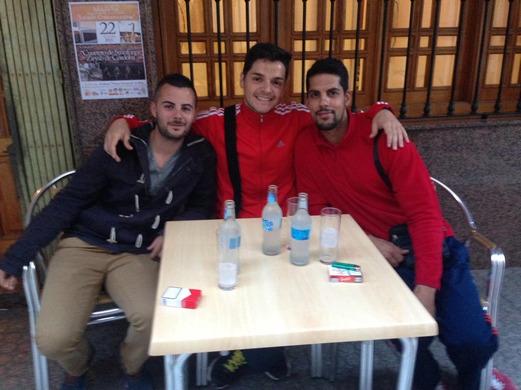 JRaMoN_IbArrA's tweet photo. Contento de formar parte de esta bonita historia @AlexSpinete88 #Pepe 😉 #solterisimo ��😂😂 http://t.co/n9vE9Hgbl5