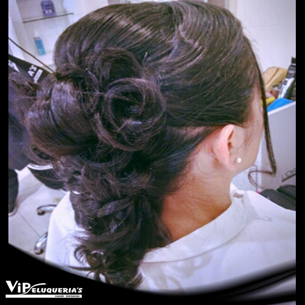 vipeluquerias's tweet photo. Alguien deslumbró con este peinado de Ingrid Robledo en nuestra sucursal de Parque Chacabuco  #MujeresVIP http://t.co/vvjA99HahX