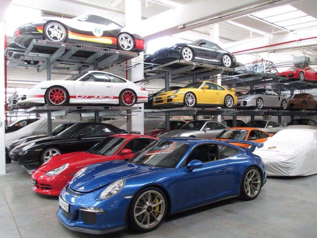 sergiocarlo's tweet photo. What a dream @jacintopeynado  RT @AutoBant: You pick one I’ll fire up the forklift ;)

#WednesdayWant #Porsche http://t.co/zYLd4Qs0Bn