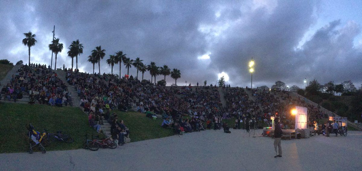 PODEMOS's tweet photo. Lleno en Mallorca. El cambio #ÉsAra http://t.co/8evFMNPbll