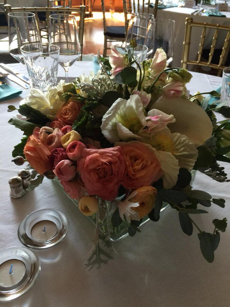 skaiser2022's tweet photo. 8 courses. 9 wines. Geoduck, Pheasant and Foie Gras all on menu. Celebrating Napa for charity. #skbevent http://t.co/eVAdnaXvwq