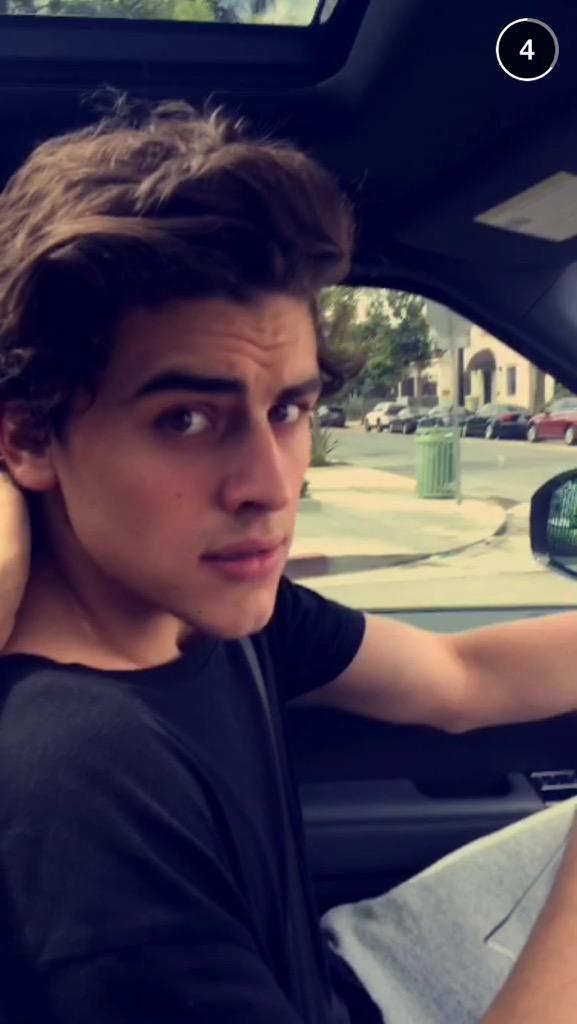 oceanlouiswt's tweet image. se eu dava minha alma pra ver o gilinsky dirigindo? dava #askmagcult