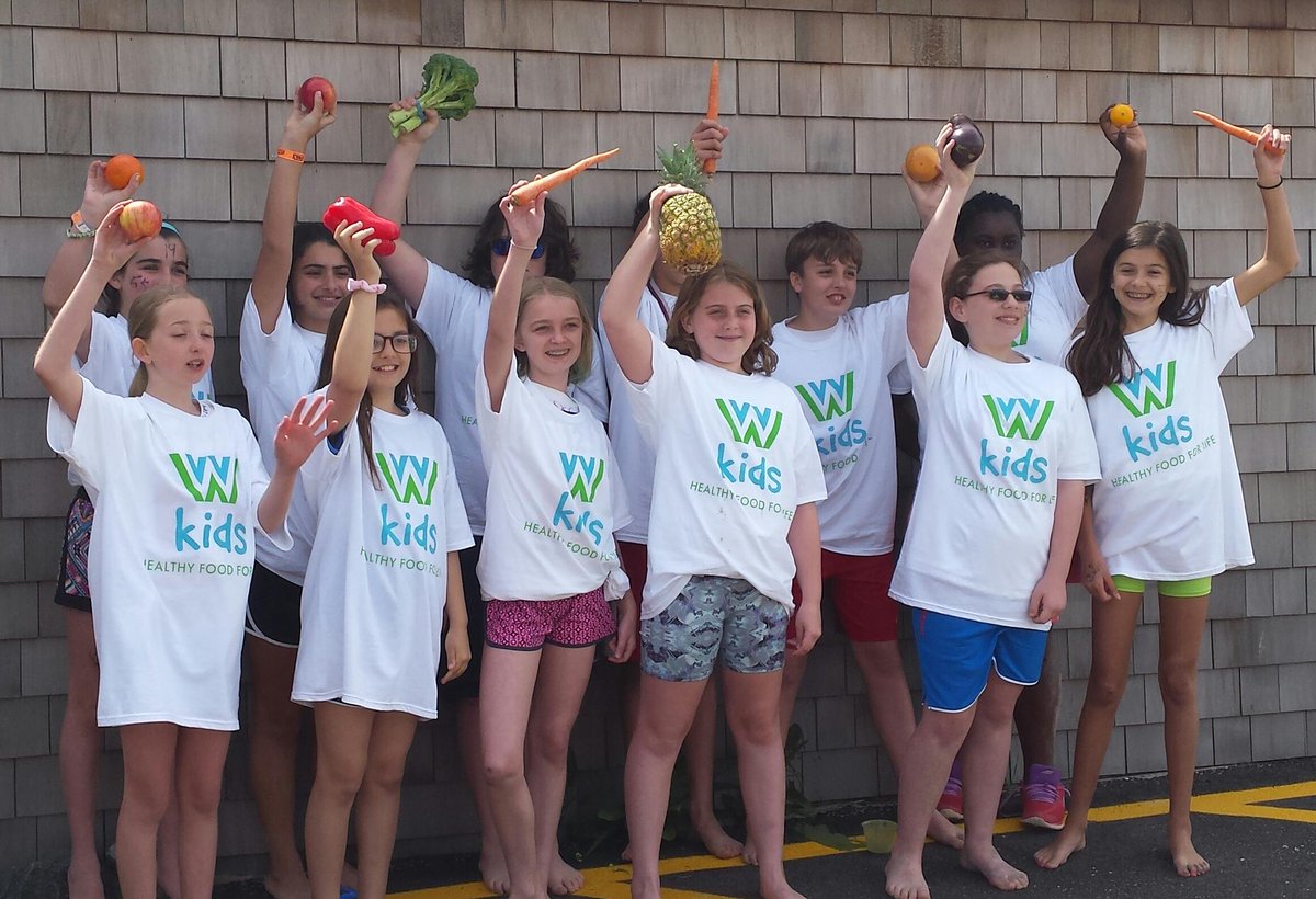 WFEH's tweet photo. Loved walking for wellness with the EH Middle School. W Kids know fruit &amp; veggies are the way to fuel.#WKids #HFFL http://t.co/QLgmhJqbwv