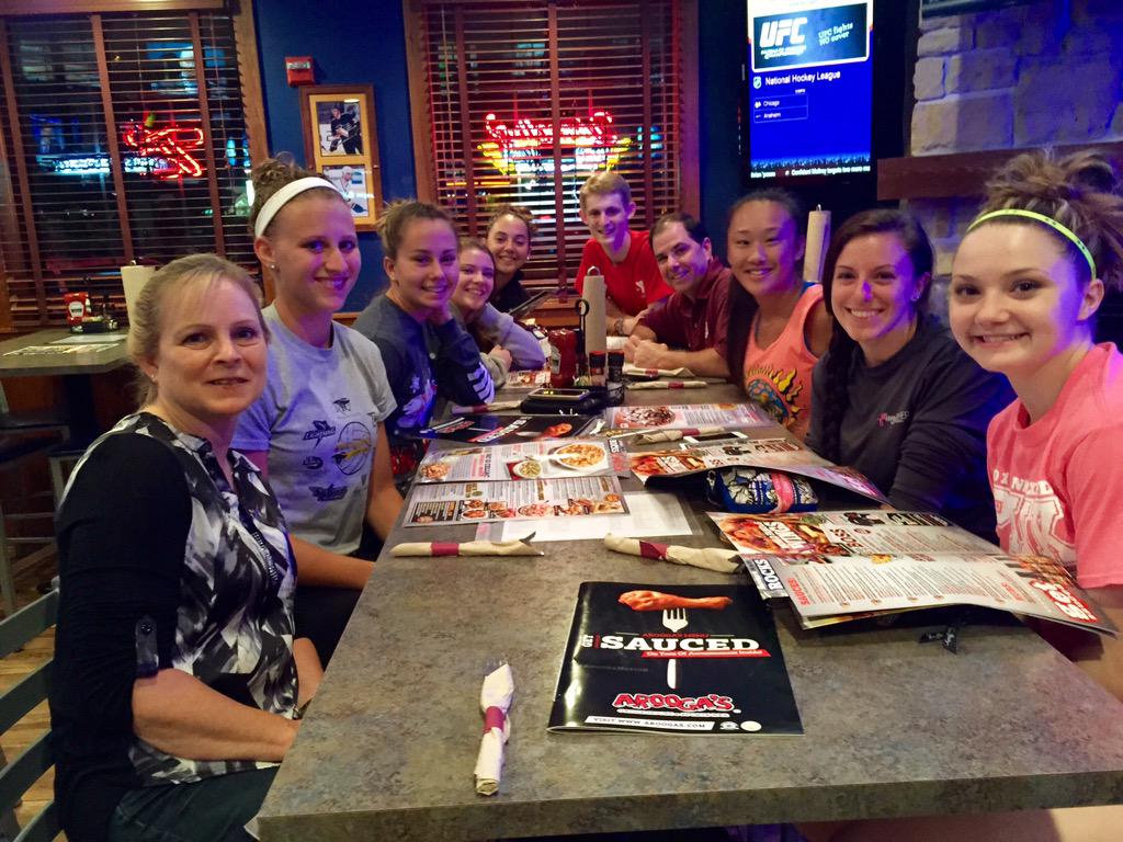 Annie_Wu_22's tweet photo. Gym fam reunion❤️ http://t.co/QHsOe6QkZE