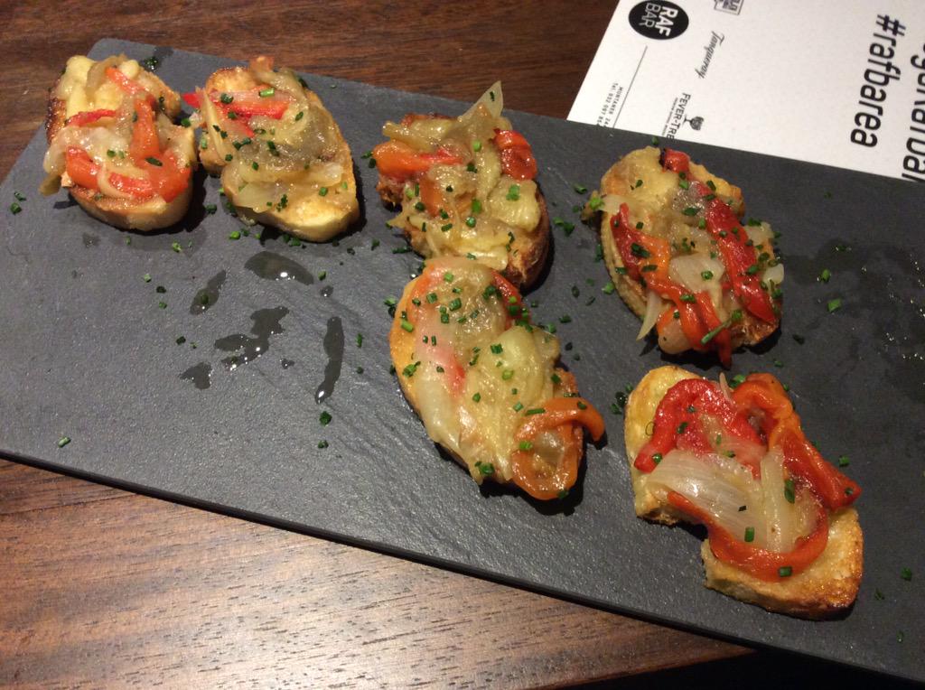 alacartemenus's tweet photo. Un cóctel inauguración por todo lo alto en @rafbarbcn #llegarafbar #rafbarea http://t.co/lTa9kgYNfE