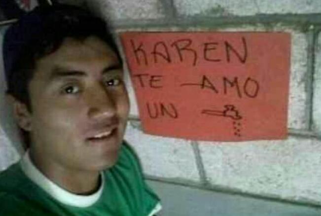 u_arroba's tweet photo. Karen, te amo un señor cagando desde trampolín. http://t.co/BN1PCahMQG