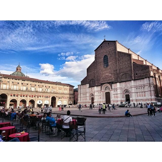 comunebologna's tweet photo. Quanto sei bella #Bologna quando fai così ;) (ph.soffiatromba team instagram) https://t.co/fgU3wqmdP1 #MyBologna http://t.co/XwA1haoXWX