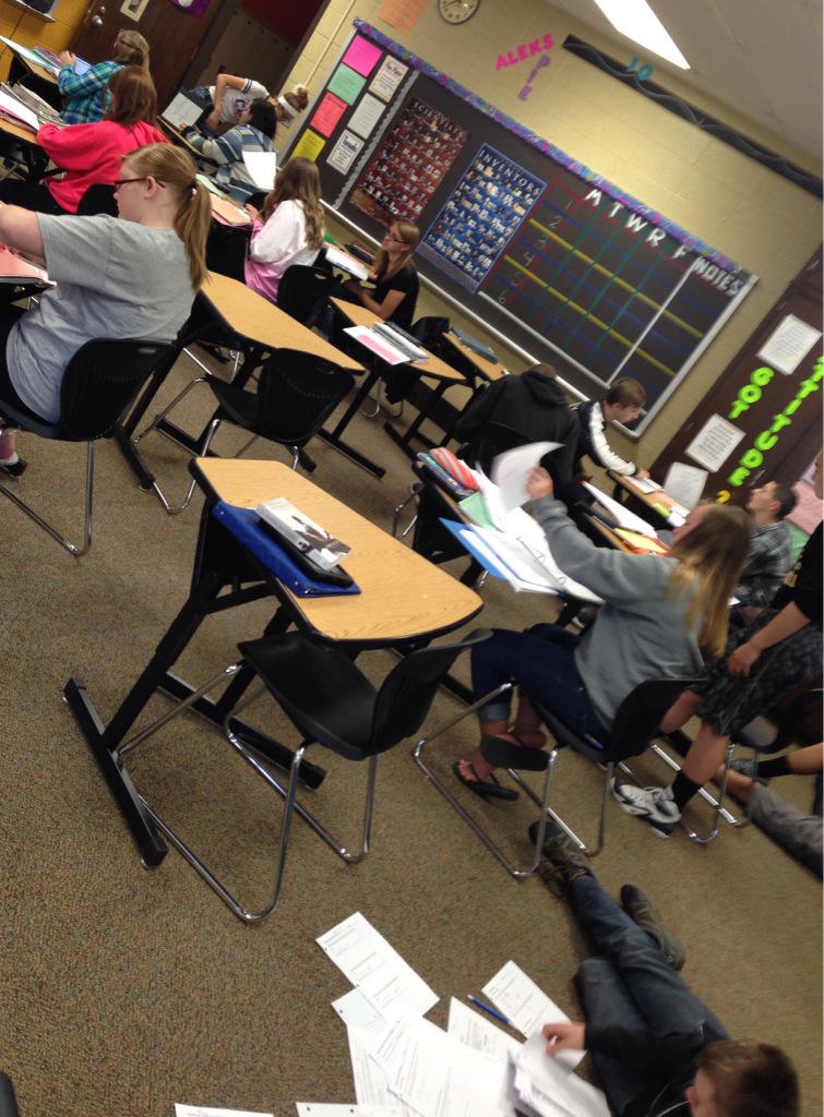 Sykes_class's tweet image. It&apos;s Get-your-notes-together Day! What a flurry of activity! 🙌 Due Tuesday! #organizeyournotes #WeAreMG #WeLearnMG