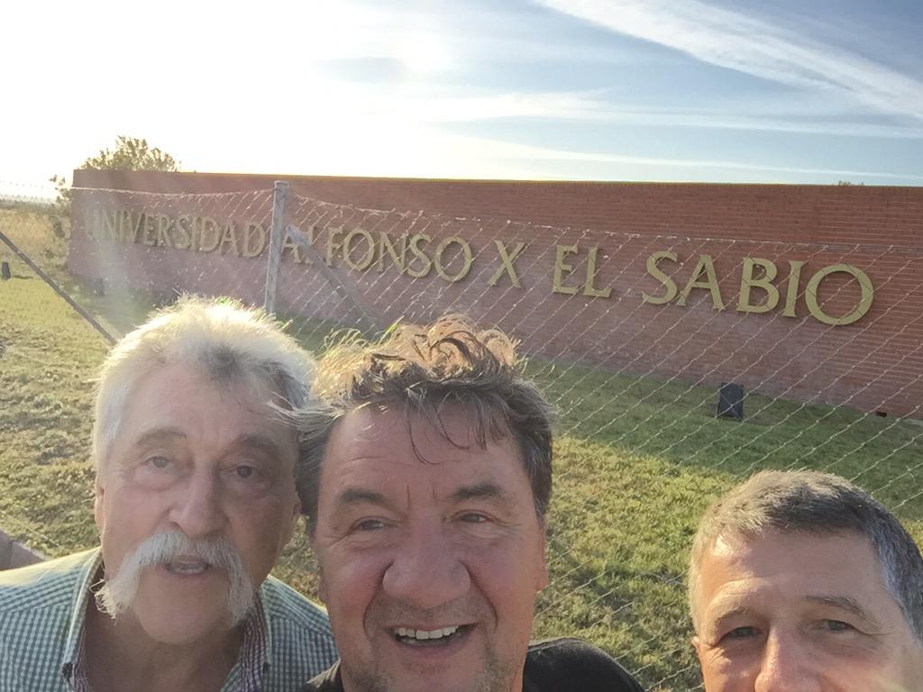KoldoRoyo's tweet photo. Hoy en la @universidad_uax dando una conferencia y clase sobre #FoodTrucks y estilos de vida y @elperritocallej aúpa http://t.co/5b9Z7tO8tP