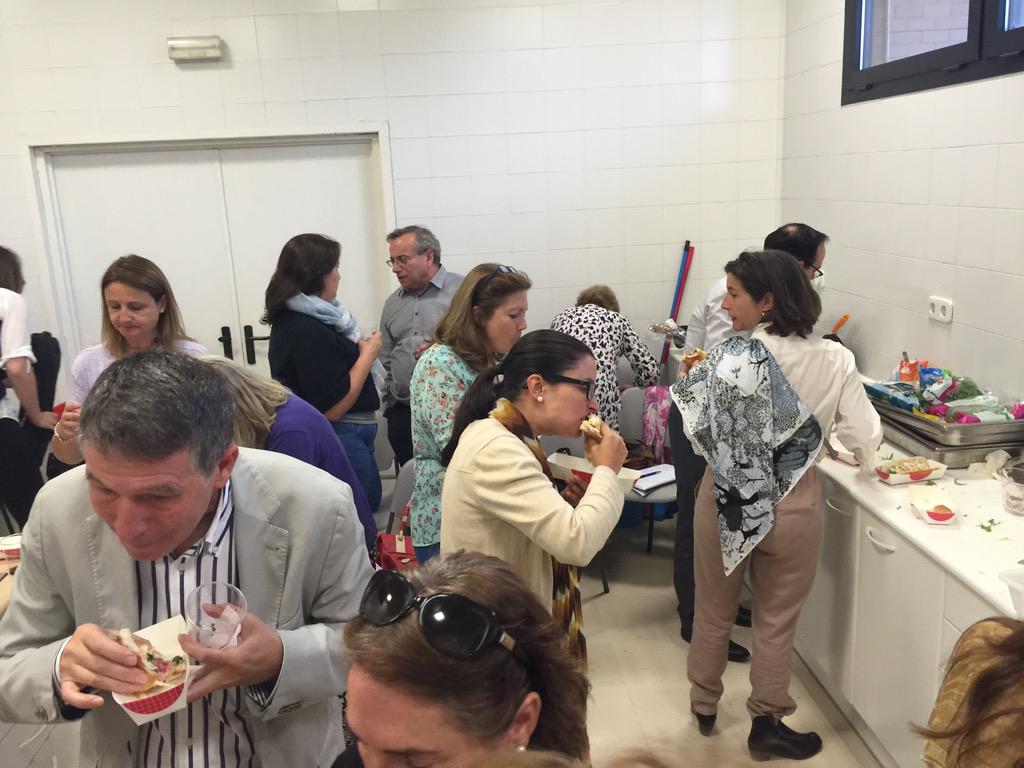 KoldoRoyo's tweet photo. Hoy en la @universidad_uax dando una conferencia y clase sobre #FoodTrucks y estilos de vida y @elperritocallej aúpa http://t.co/5b9Z7tO8tP