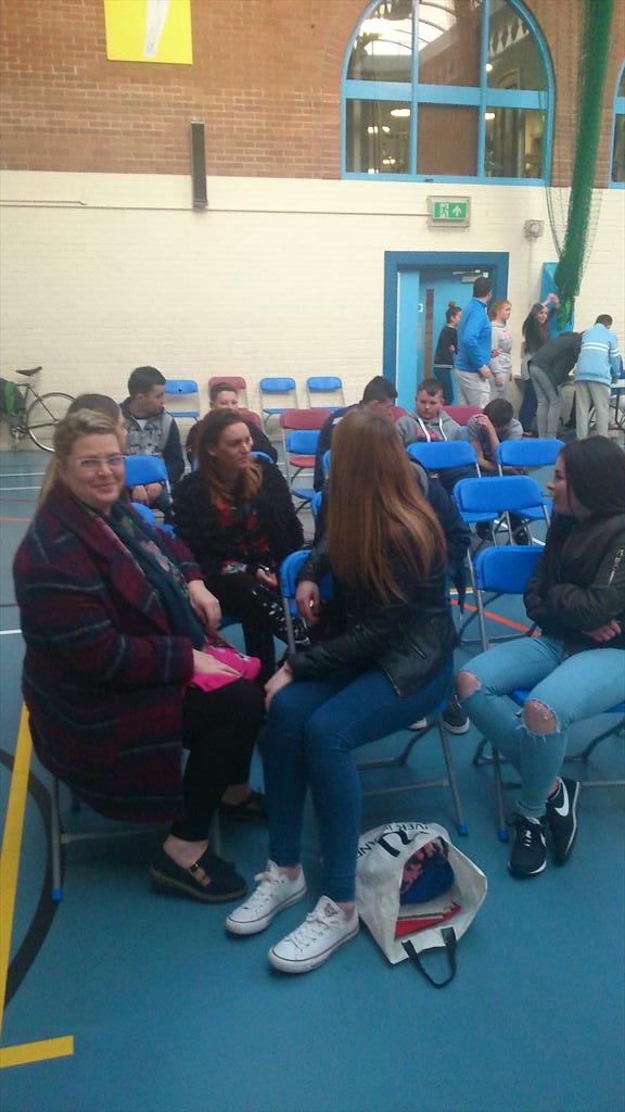 saveRservices's tweet photo. Young people looking forward to discussing the issues that affect them #participation http://t.co/qHIL5ywZu1