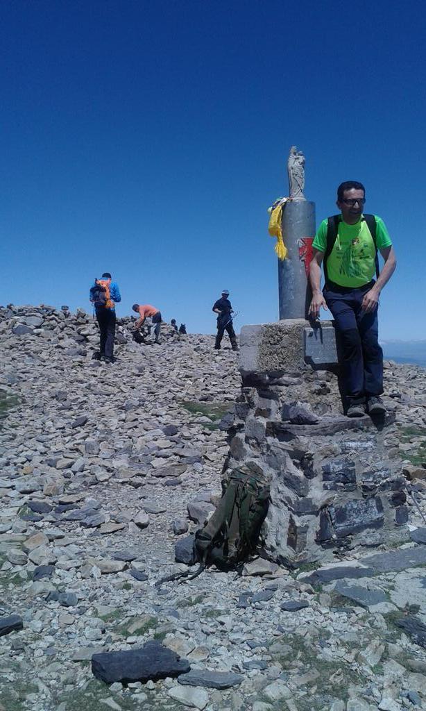 HispaniaVerdee's tweet photo. Ascensión del pasado domingo a la cumbre de San Miguel (2314m), punto más alto de la Sierra del Moncayo (Zaragoza). http://t.co/7xGwJzaL5C