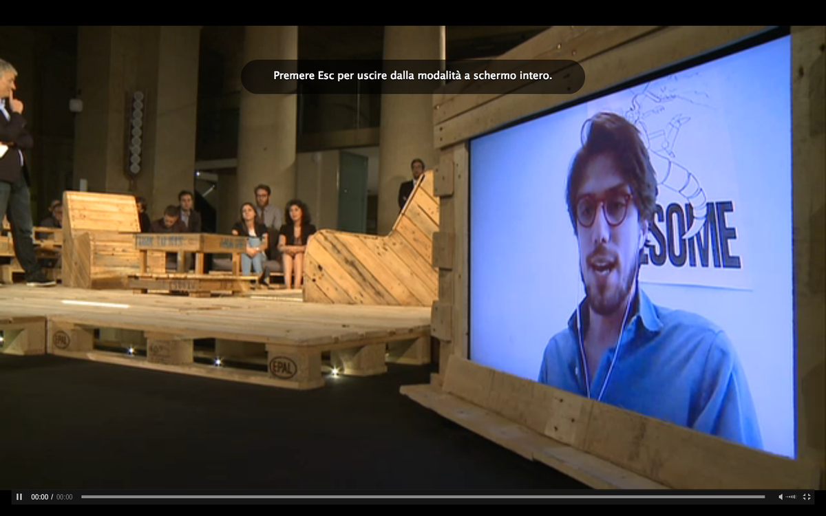 opinnoitaly's tweet photo. Alessandro Rossi di @CoContest contro la polemica parlamentare: "Il futuro dell'architettura è in rete" #InnovGame http://t.co/SxDKKDCUNz