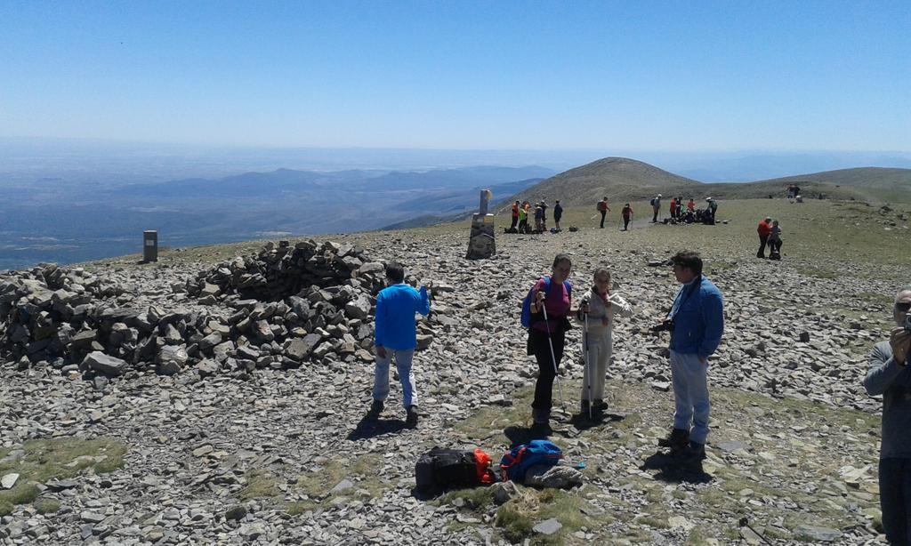 HostalDJuana's tweet photo. RT @hispaniaverdee: Ascensión pasado domingo cumbre San Miguel (2314m), punto más alto Sierra del Moncayo (Zaragoza) http://t.co/Mzei3cZylp