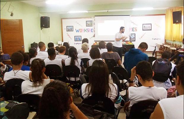Projeto incentiva a leitura através de oficinas literárias!
Conheça o Semear Palavra: ow.ly/NcVM3