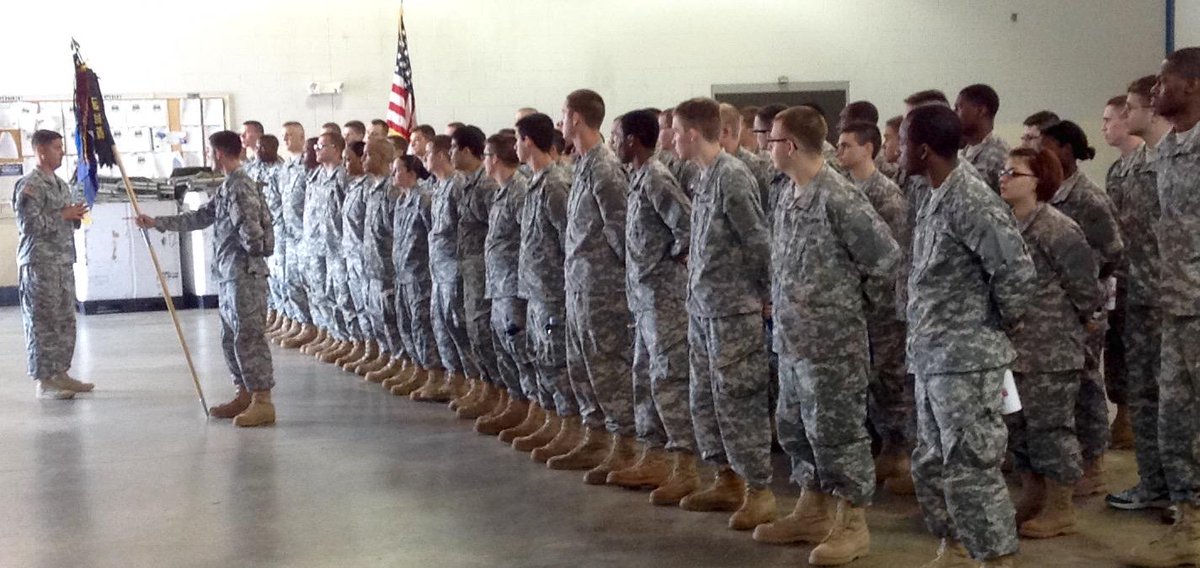 ACoDet2RSP's tweet photo. @MAJMorris78 addressing The Spartans at drill @GhighNG @SFCAnthonyB @SCArmyGuard @sgtMulliganscgd @SGTGault_NG http://t.co/kyVB6dIgnZ