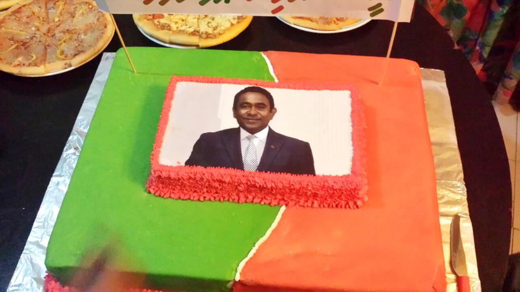 AddhuRasheed's tweet photo. #Live
Celebrating 56th birth day of our beloved President Yameen Abdul Gayyoom @ Addu City Feydhoo
#HBDprezYameen http://t.co/vXLMQhChYd