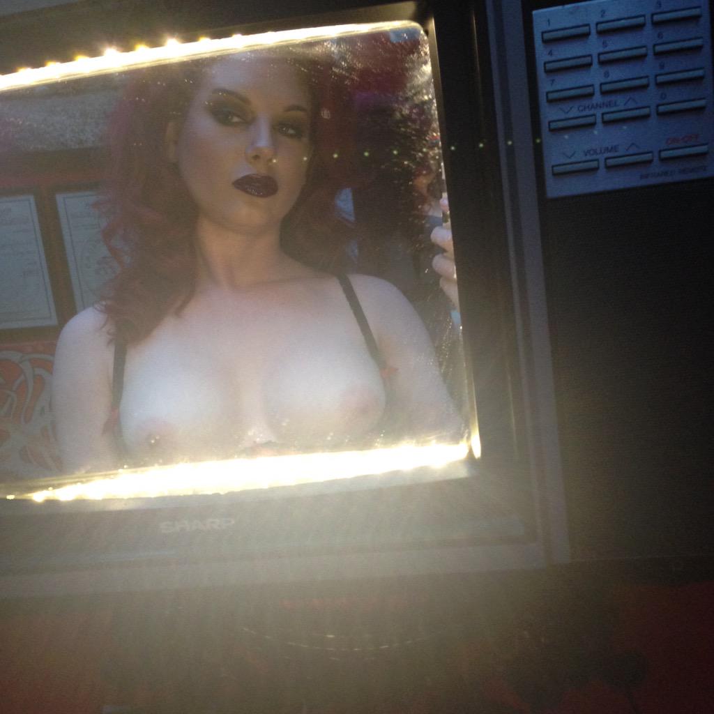 Boob Tube http://t.co/NooWLZJNyH