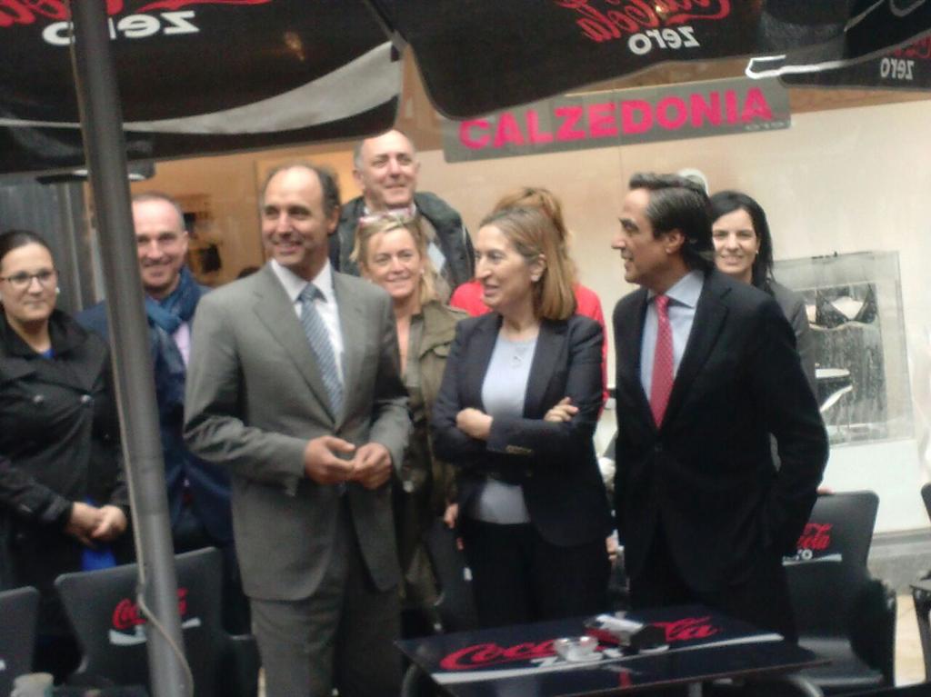 TorrelavegaNNGG's tweet photo. Hoy hemos estado acompañando a Ana Pastor por nuestra ciudad. Ella sí ofreció el dinero para el soterramiento de FEVE http://t.co/zhZj05XJDs