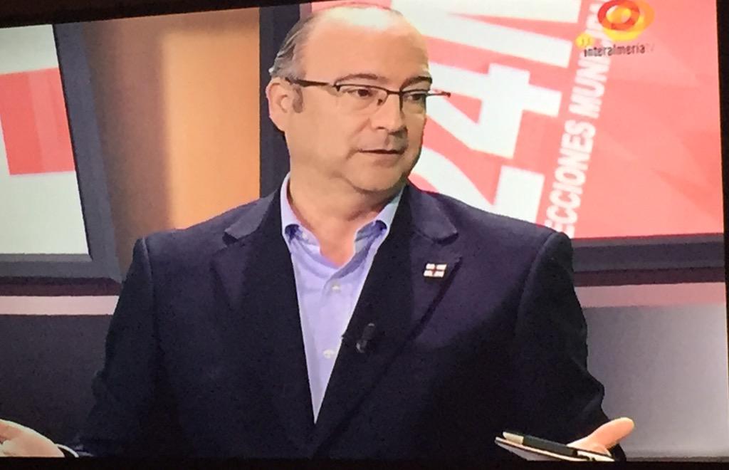 LuisRogelioLRRC's tweet photo. 24M# @interalmeriatv Reclamar a la Junta el cumplimiento de sus compromisos no es confrontar. Es cumplir con mi deber http://t.co/gj5100ds8v