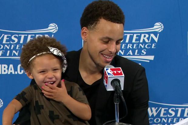 CELEBUZZ's tweet photo. Ready for some cute? Watch the Golden State Warriors Stephy Curry and his daughter Riley: http://t.co/G7FJB6a4l6 http://t.co/xdqetPMDQJ