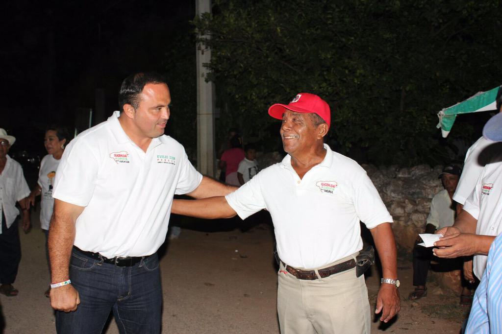 eveliodzibpza's tweet photo. Anoche estuvimos acompañando a nuestro amigo candidato @rubencarrillo_s a una reunión vecinal en Muna. http://t.co/S2p0FvNNpd